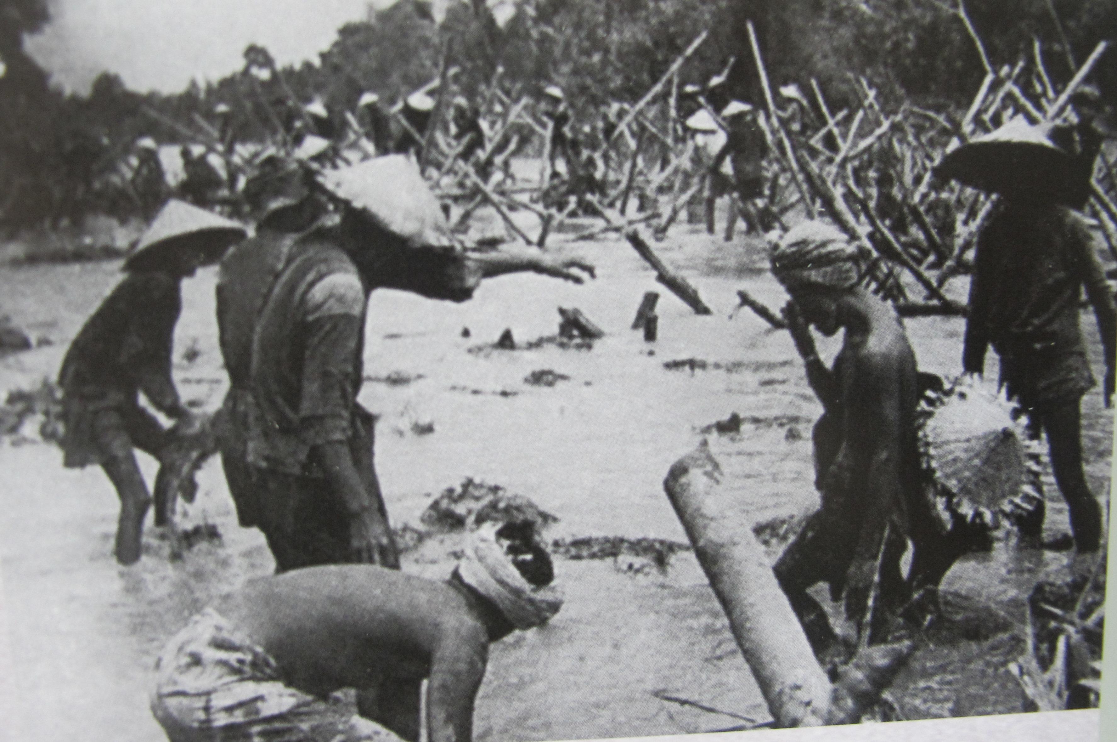 Nghệ thuật chỉ đạo, tổ chức lực lượng kháng chiến                                                       
